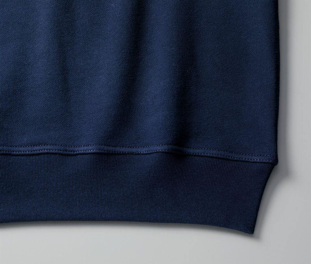 裾口のリブと身頃のシームラインは丈夫なダブルステッチ始末