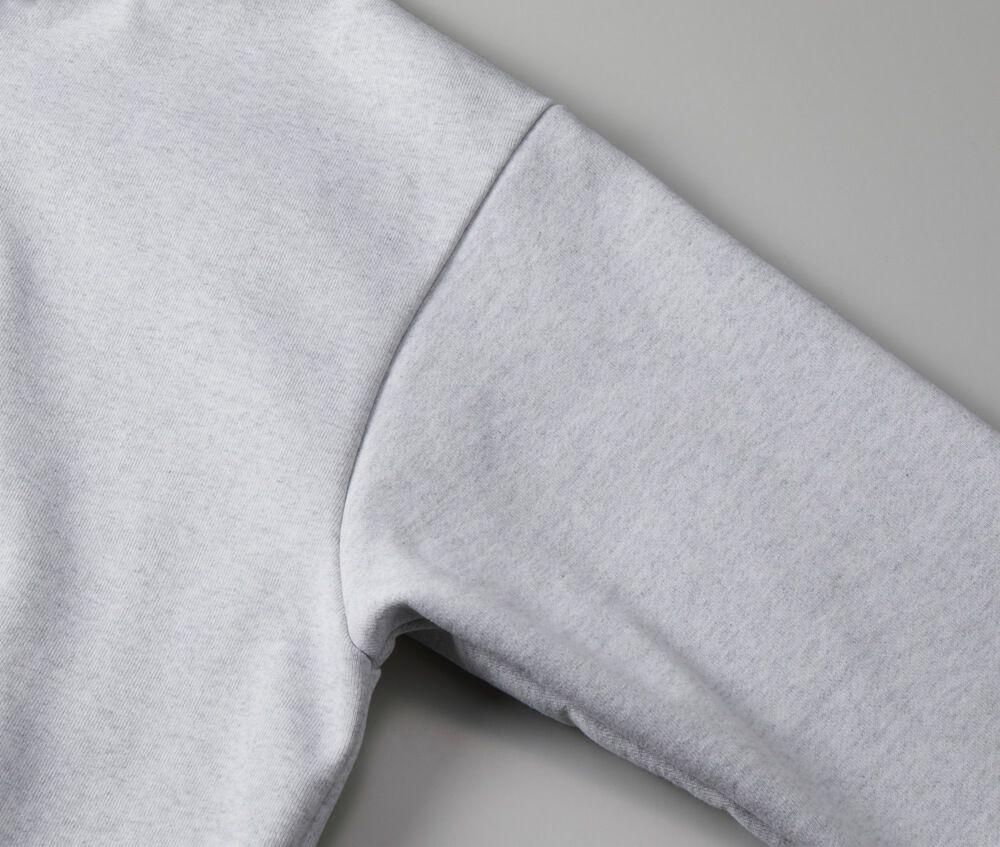 袖付けはセットインスリーブ仕様