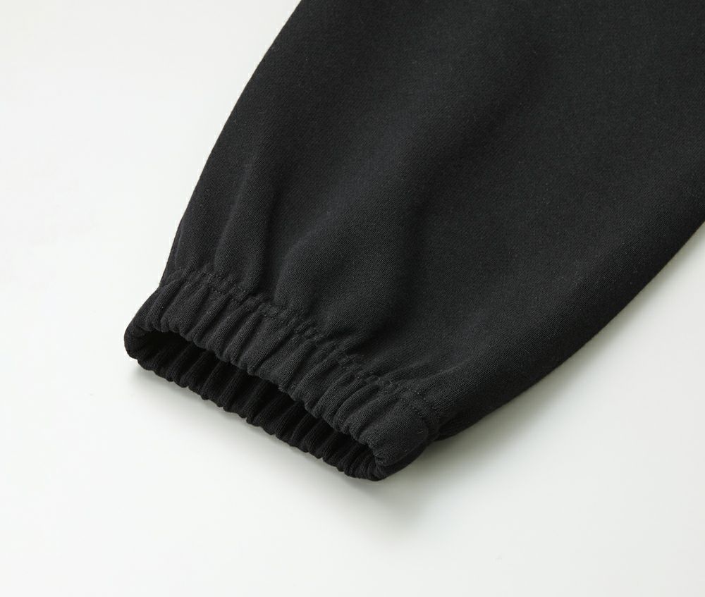 シャーリング仕様の裾は風が侵入しにくい防寒仕様