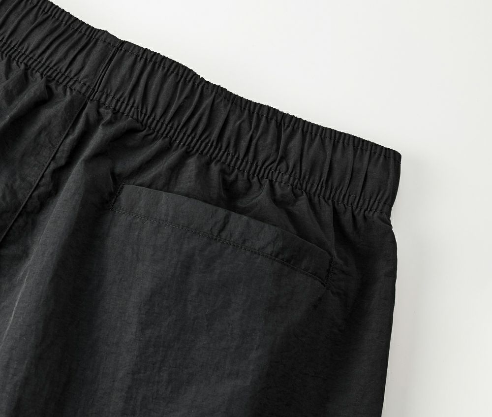 片玉縁仕様のヒップポケット（右側のみ）