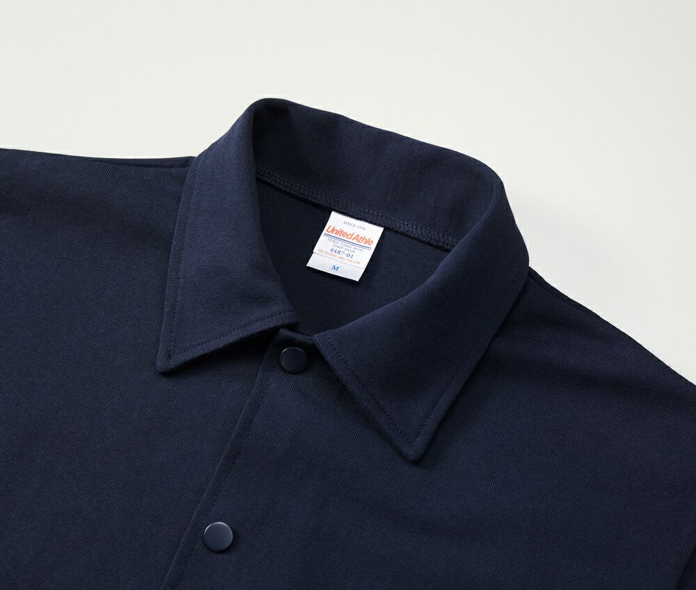 襟はフラットカラー