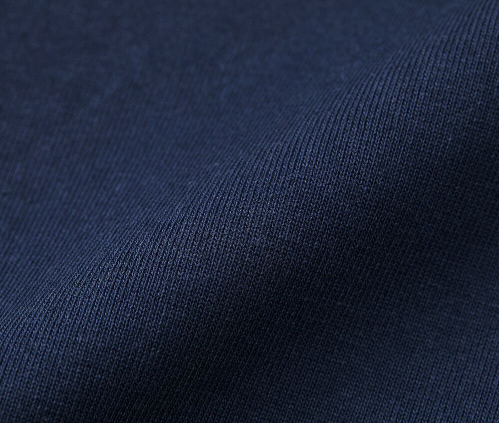 生地はザラ感のあるオープンエンド糸を使用した天竺