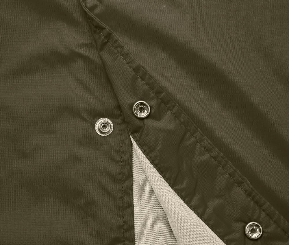 ドットボタンは金属製のアメリカンタイプ（パーメックス型）