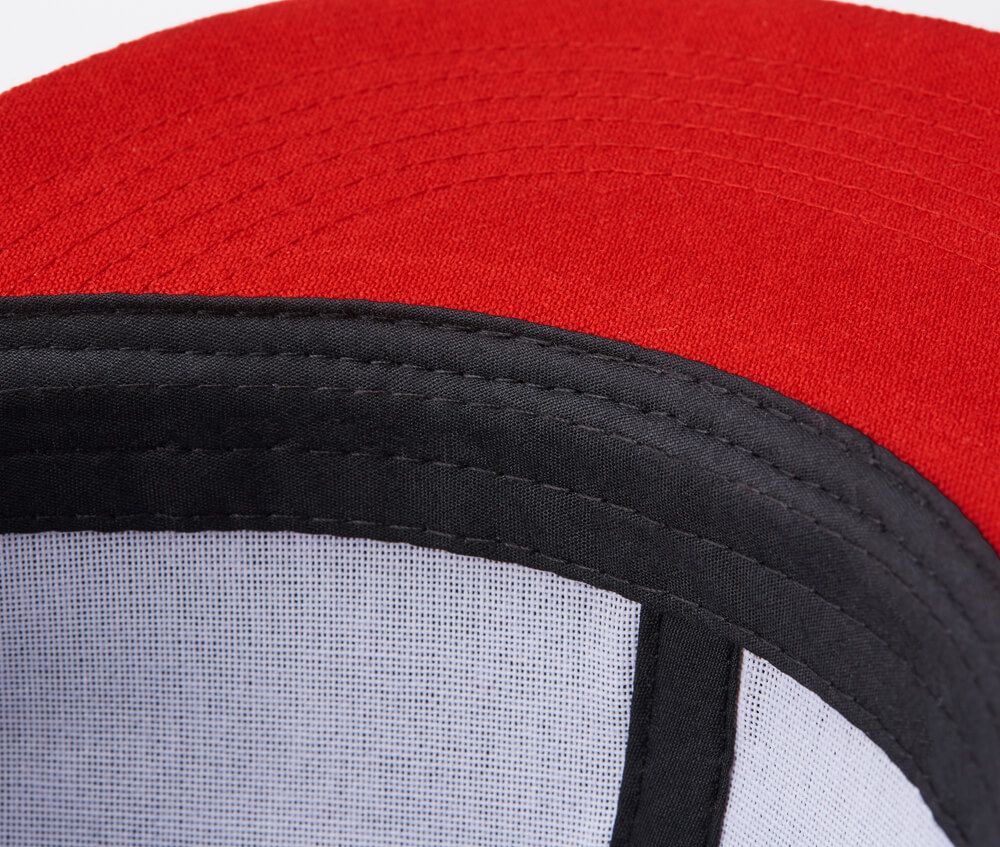 2050.ブラック／レッドスベリ