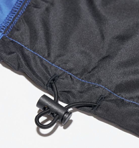 ドローコードで裾幅の調節が可能