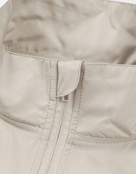 チンガード付き