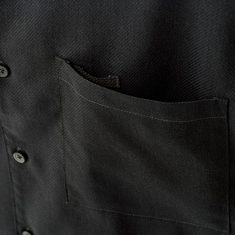 左胸ポケットにネームループ付