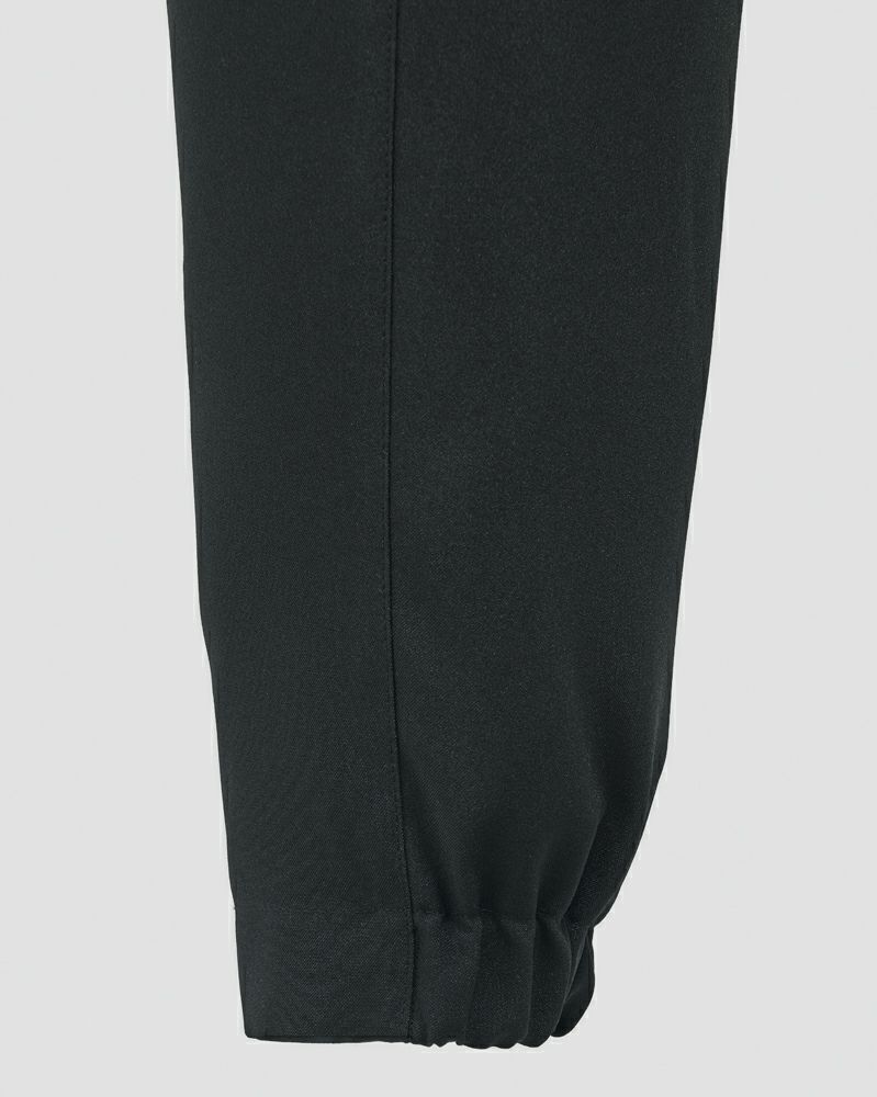 後ろ裾ゴム仕様でフィットします