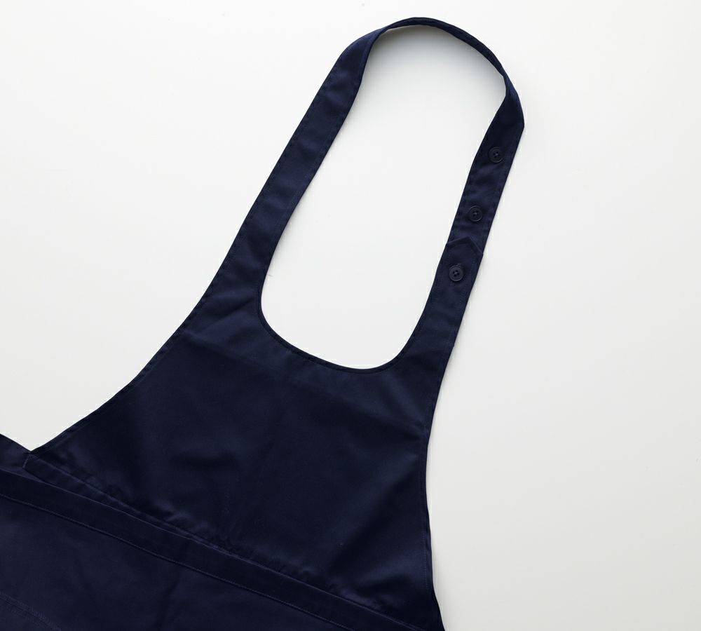 首ヒモはボタンで長さ調整可能