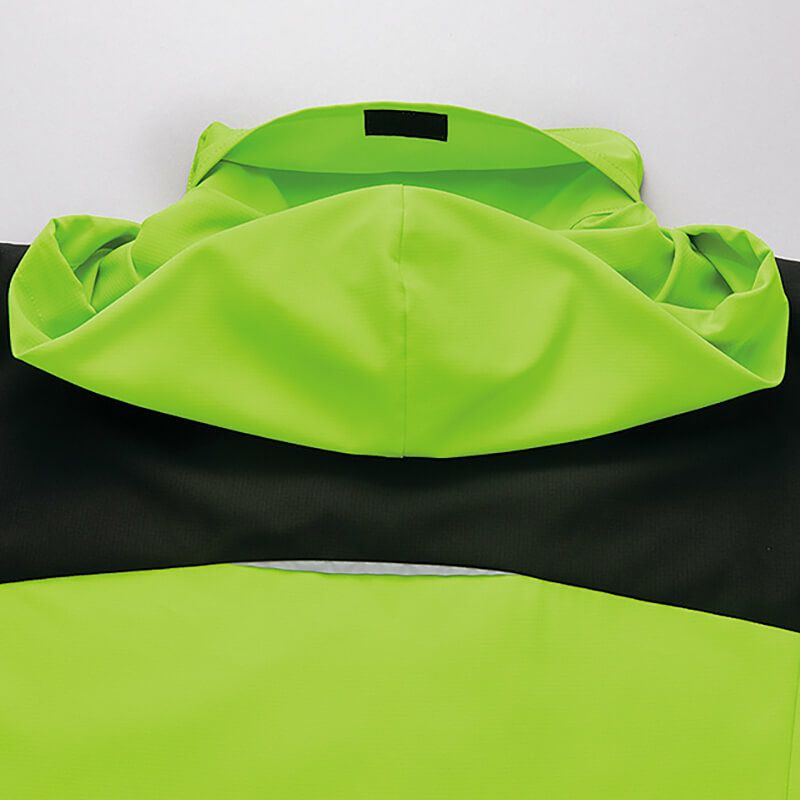 フードを出した状態