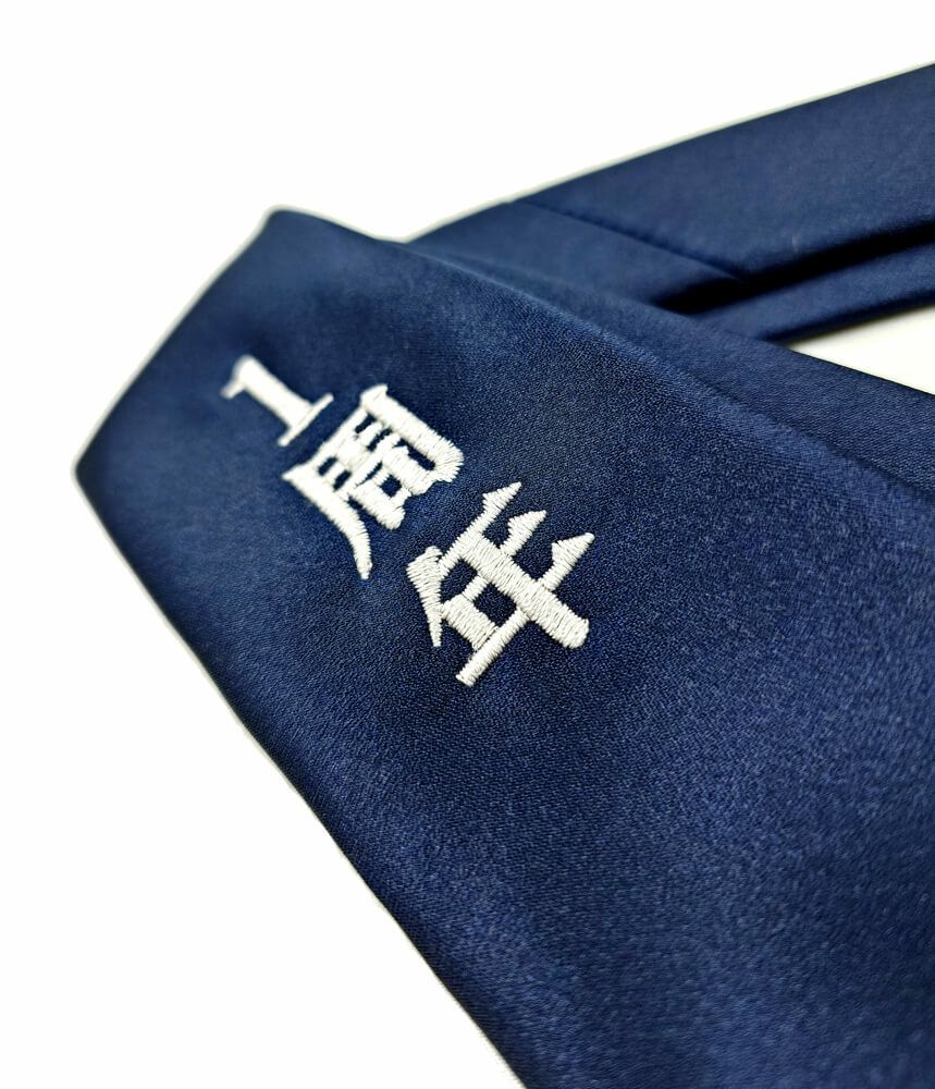 ネーム刺繍部分の拡大アップ写真です。<br>刺繍は高級感たっぷりです！