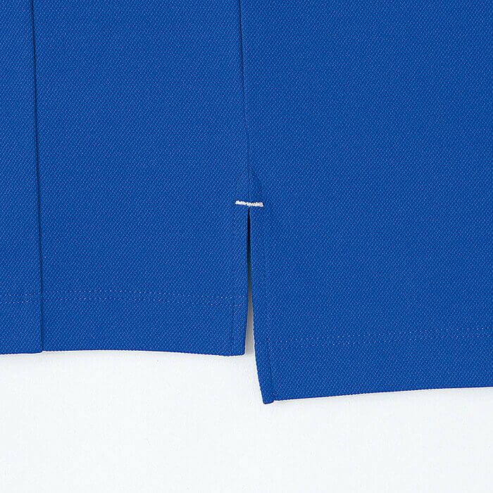 背中側のスソが長いので前かがみになっても腰が見えない