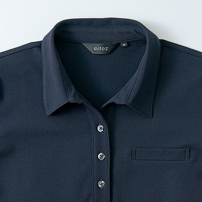 首元をキレイに見せるスキッパータイプのエリ