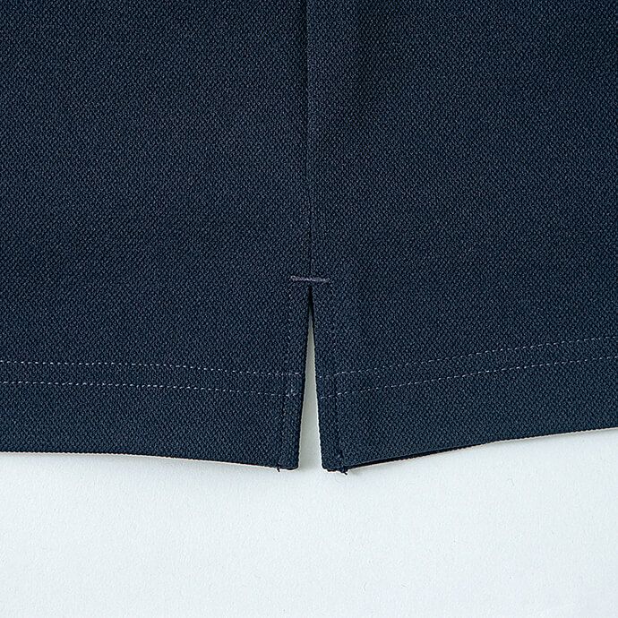 スソのスリットで動きやすい