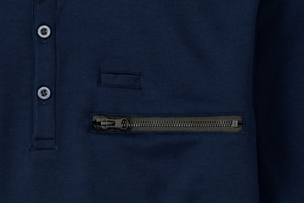 ペン差し＆胸ポケット<br>胸には現場での使い勝手を考えたペン差しとジッパー付きポケットを配置。着心地だけでなく実用性にも優れています。
