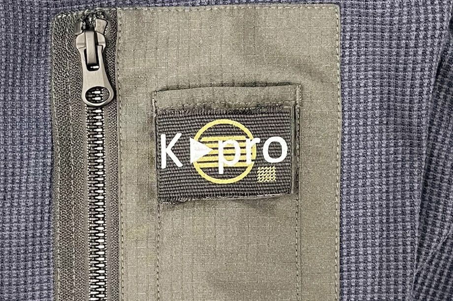 脱着可能なブランドネーム