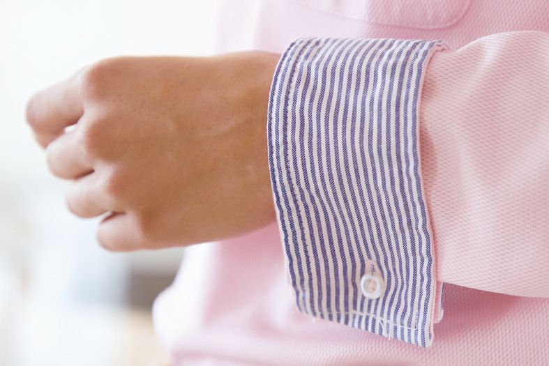 袖裏ストライプ<br>襟元、袖裏のストライプスデザインが爽やかなアクセントに。