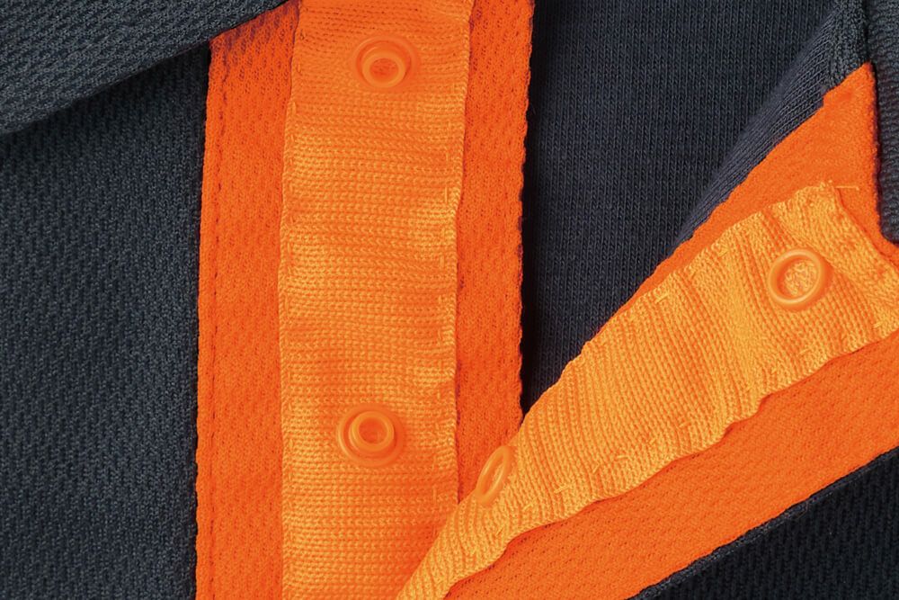 スナップボタン<br>ドライ生地+スナップボタンで清潔感と安心感をUP。