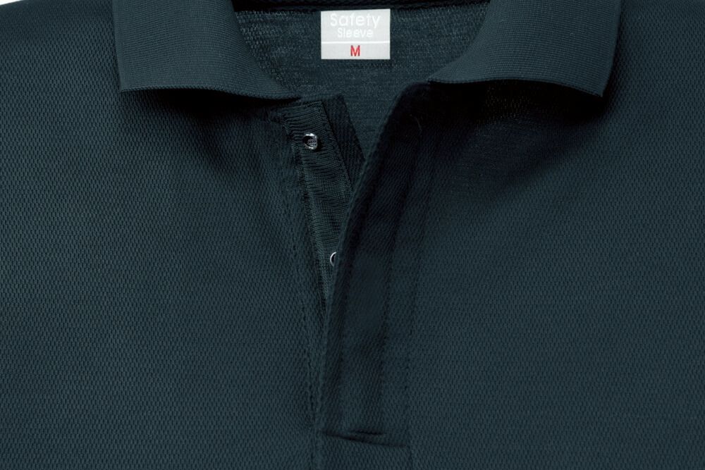 スナップボタン<br>前身頃スッキリのスナップボタンを採用、異物混入防止の効果があります。