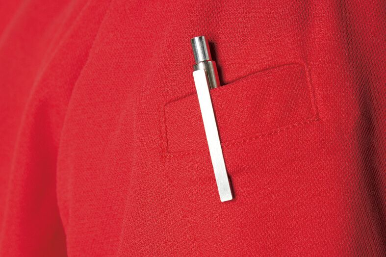 ペン差しポケット<br>袖には便利なペン差しポケット付き。お仕事の現場で役立ちます。