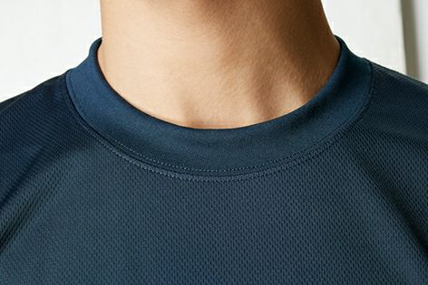 襟部は型くずれしないフライス仕様<br>型くずれしにくいスパンデックス入りフライス仕様で「きちんと感」が長持ち。
