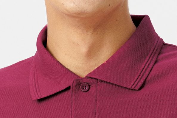 さりげなくあしらった襟ラインデザイン