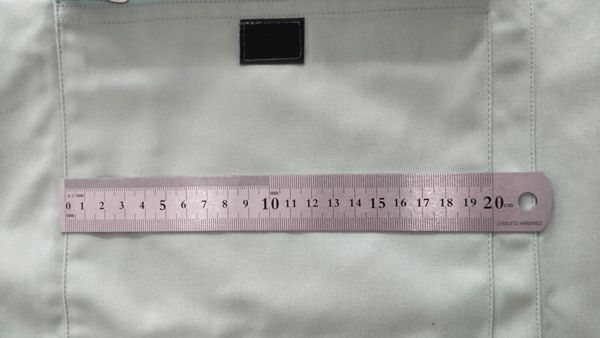 腰部左側ポケット幅