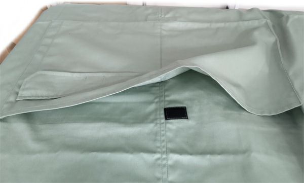 大型ポケットの上からの写真