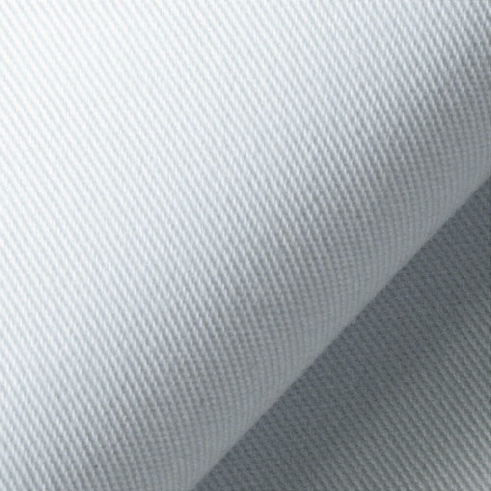 ツイル［ポリエステル65％・綿35%］<br>一般的な綾織物を指す。カツラギより少々薄手ではあるが、ポリエステル混紡のため丈夫でケアが簡単。特殊加工によって、便利な機能を付与されている商品もある。