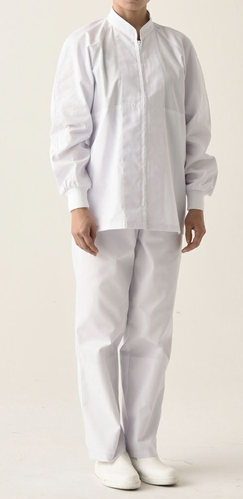 襟：首まわりを締めつけない、ゆったりめのスタンドカラー。頭巾の裾を中に入れれば、頭髪の落下を防止できます。