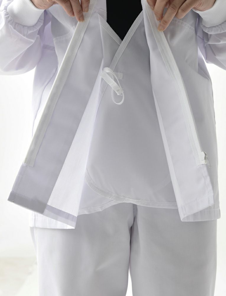 アンダーカバー：身頃は二重構造。左右のアンダーカバー（内側の布）を重ねて紐で結び、裾をパンツの中に入れれば、毛髪等の落下を防止できます。