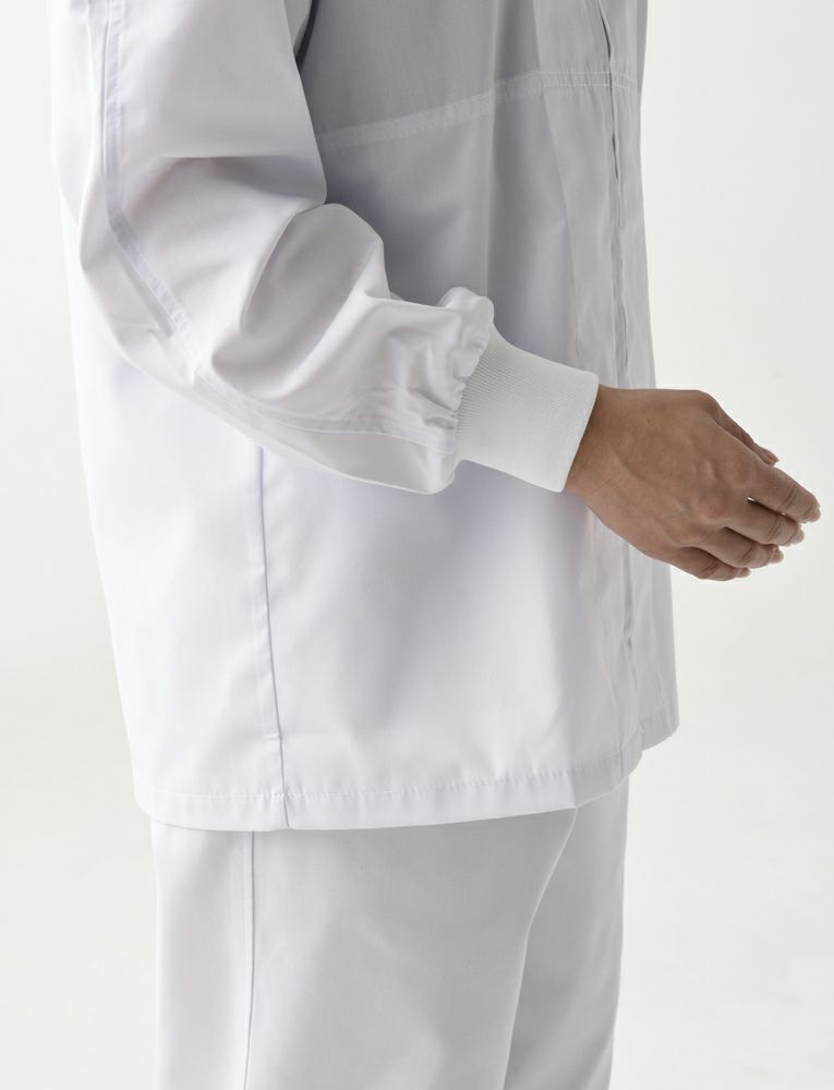 袖口：袖付けから脇下までを覆うゴム入りのアンダーカバーと、手首部分の幅広リブによって、体毛等の袖口からの落下を二重に防止しています。