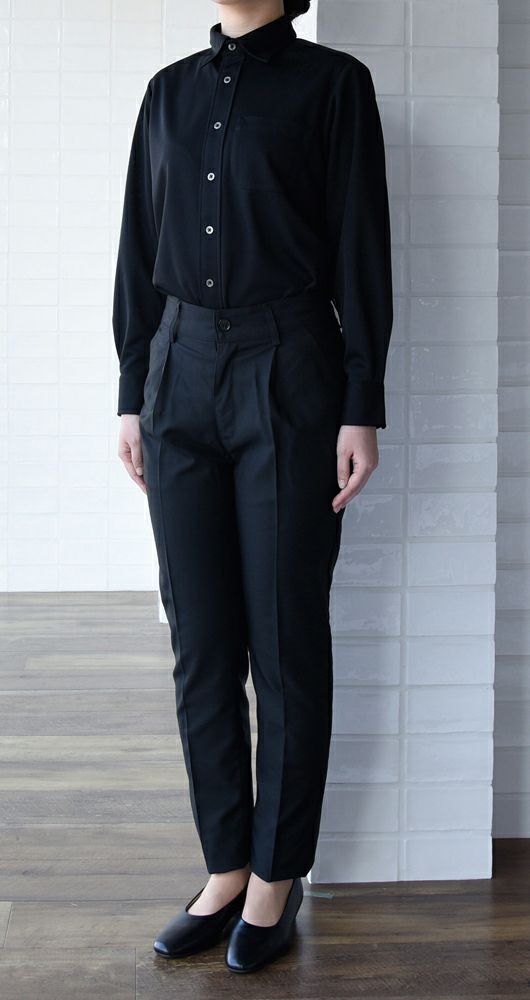 女性：ブラック