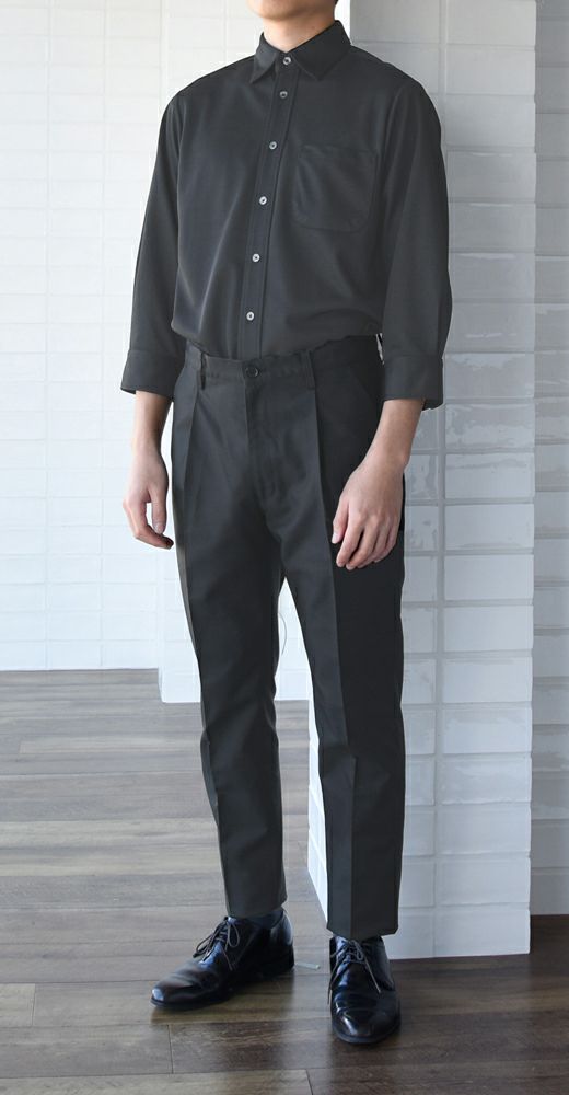 男性：チャコール