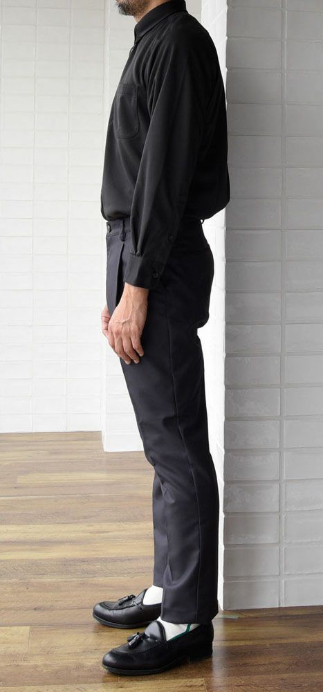 男性：チャコール