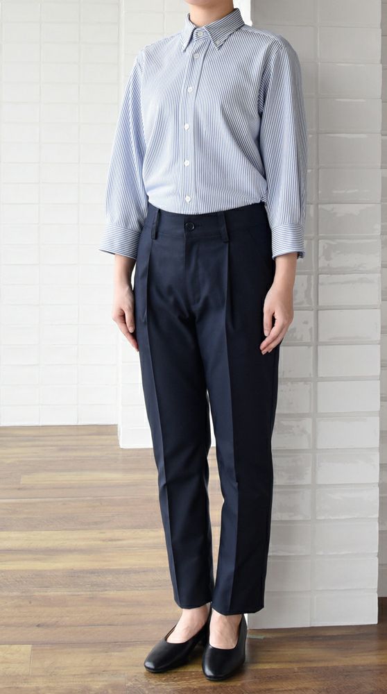 女性：ホワイト×ブルー