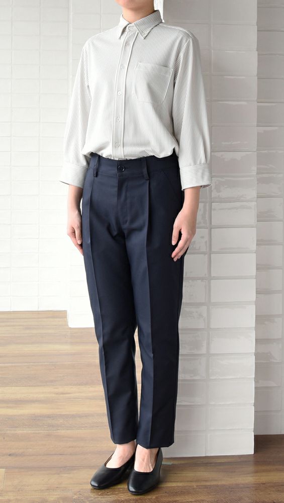 女性：ホワイト×ベージュ