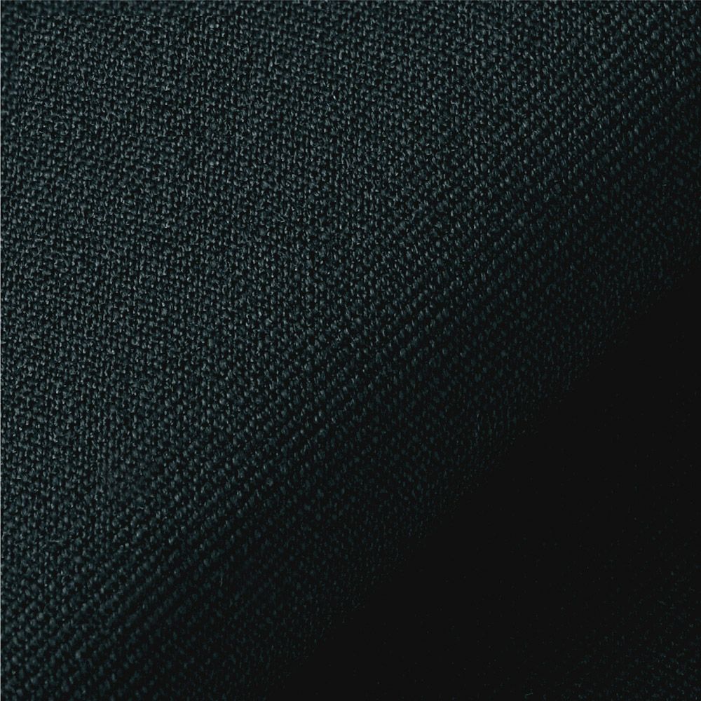 ツイル［毛７0％・ポリエステル30％］<br>いわゆる綾織のこと。ほどよい肉厚の綾織の梳毛生地。ウールの高級感を持ちつつ、ポリエステル混紡で耐久性にも優れます。