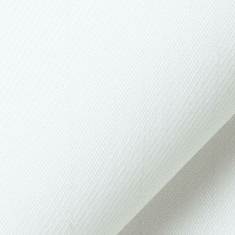 ツイル［ポリエステル80％・綿20％］<br>しっかりとした肉厚を感じる綾織の生地。風合いは硬めだがストレッチ性があり着心地は意外と軽やか。