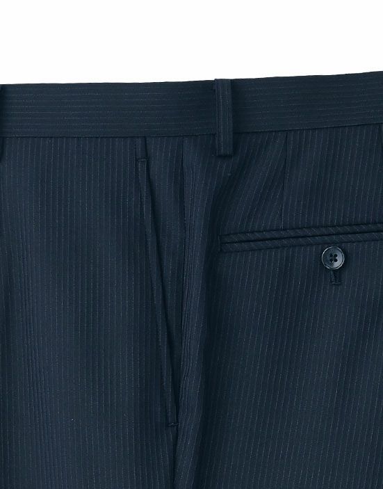 物の出し入れがしやすく使いやすい斜めポケット
