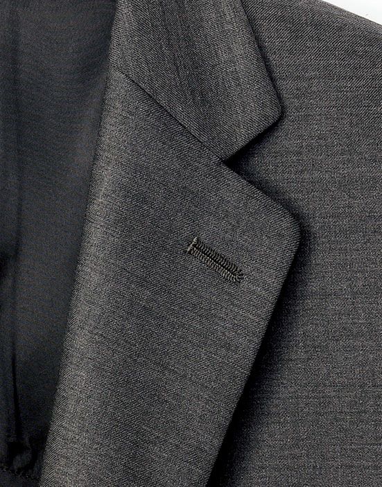 社章やバッジなどの装着に便利なラペル穴