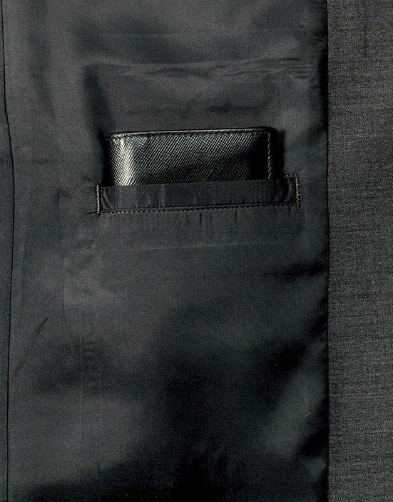左裾内側に名刺などが入るチケットポケット付き