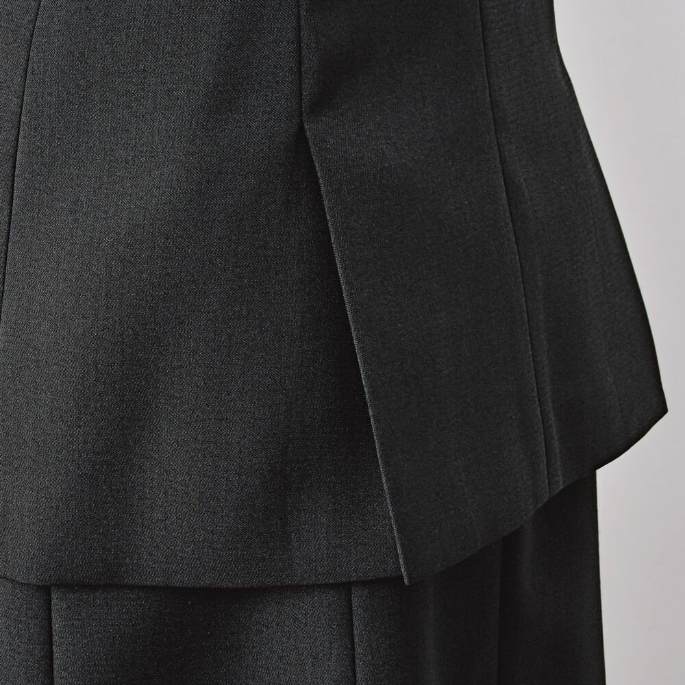 サイドベンツで動きやすく。