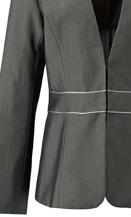 ウエストの切り替えに沿って、両腰にポケットが付いています。