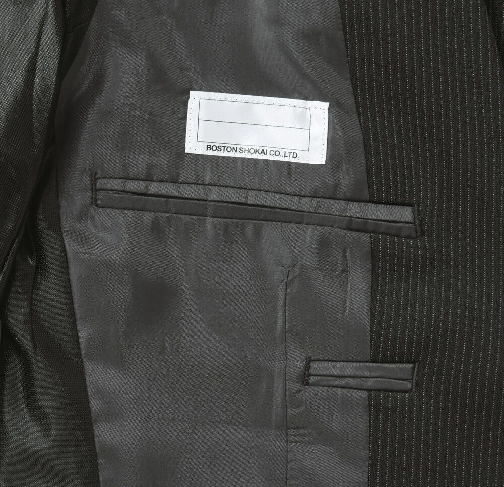 A5書類が縦折で入ります。ペンが2本入ります