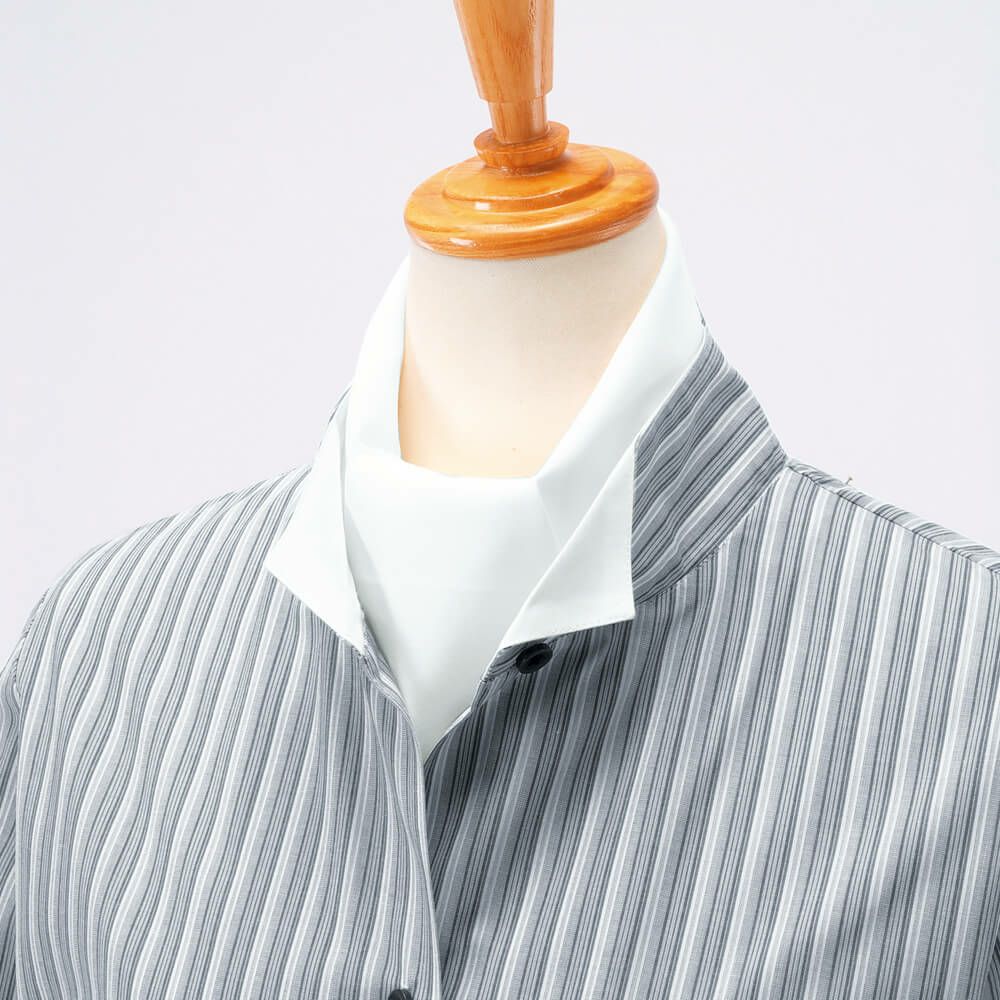 第一ボタンを開けて