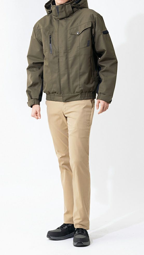 男性・ストレッチパンツスタイル