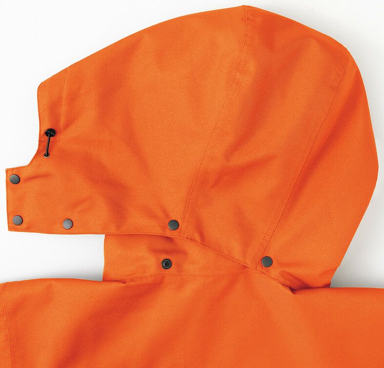 フード取り外し式<br>取り外し式フードで雨、風、雪の寒い作業時も安心。ドット釦で簡単に着脱が可能。