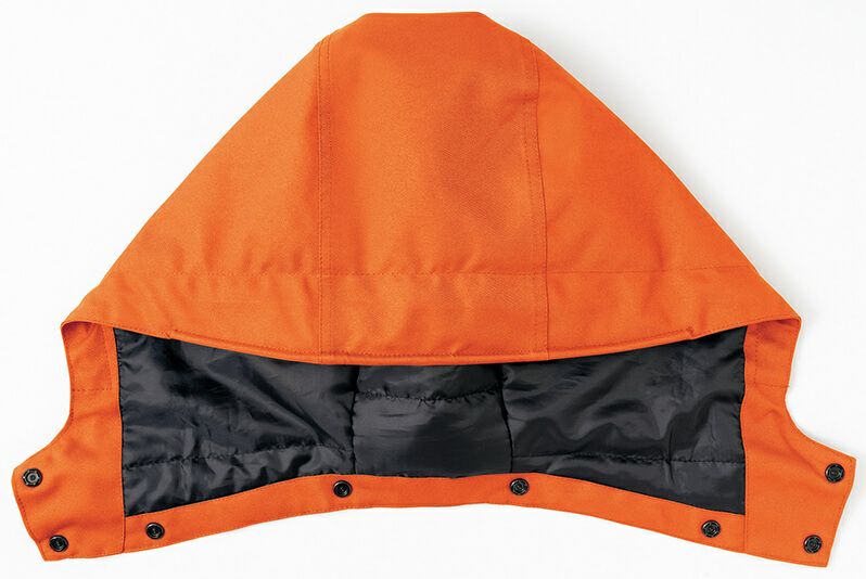 フード取り外し式<br>取り外し式フードで雨、風、雪の寒い作業時も安心。ドット釦で簡単に着脱が可能。