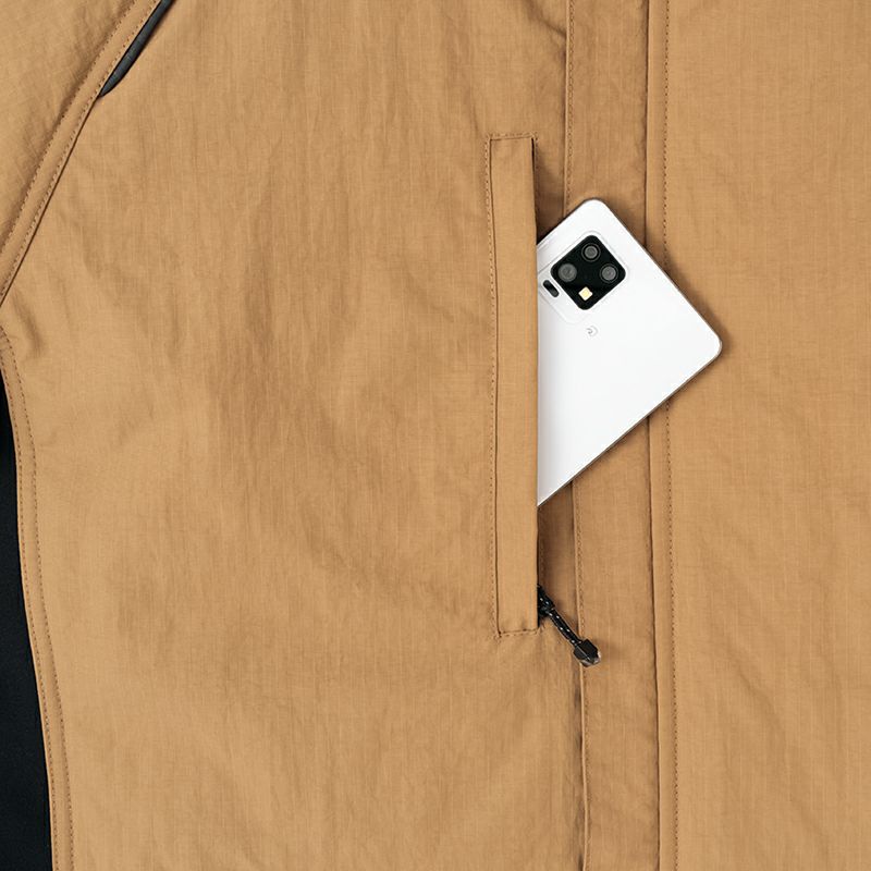 胸ファスナーポケット<br>収納物が落下しないファスナー仕様。